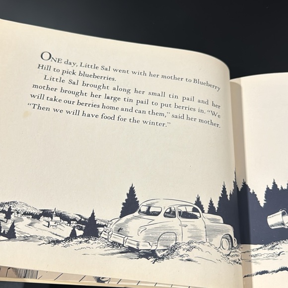 Blueberries for Sal by Robert McCloskey - Vintage Softcover Children’s Book - Picture 7 of 11